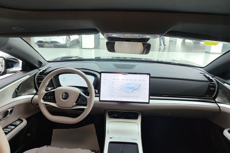 Used BYD Han 2025 Model EV Intelligent Driving Edition 635KM Flagship Center Console
