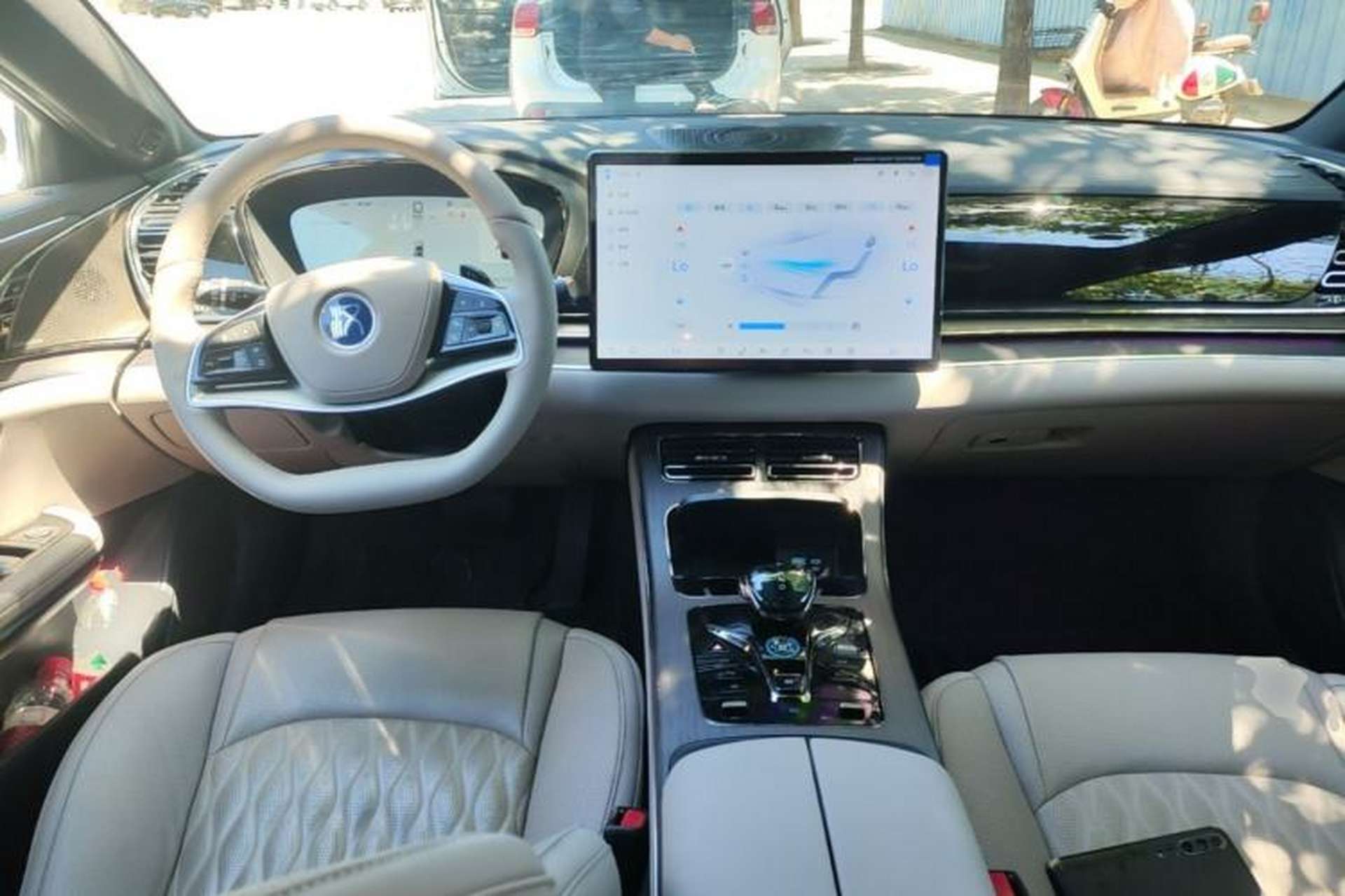 Used BYD Han 2025 DM-i Intelligent Driving Edition 125KM LiDAR Flagship Model Center Console