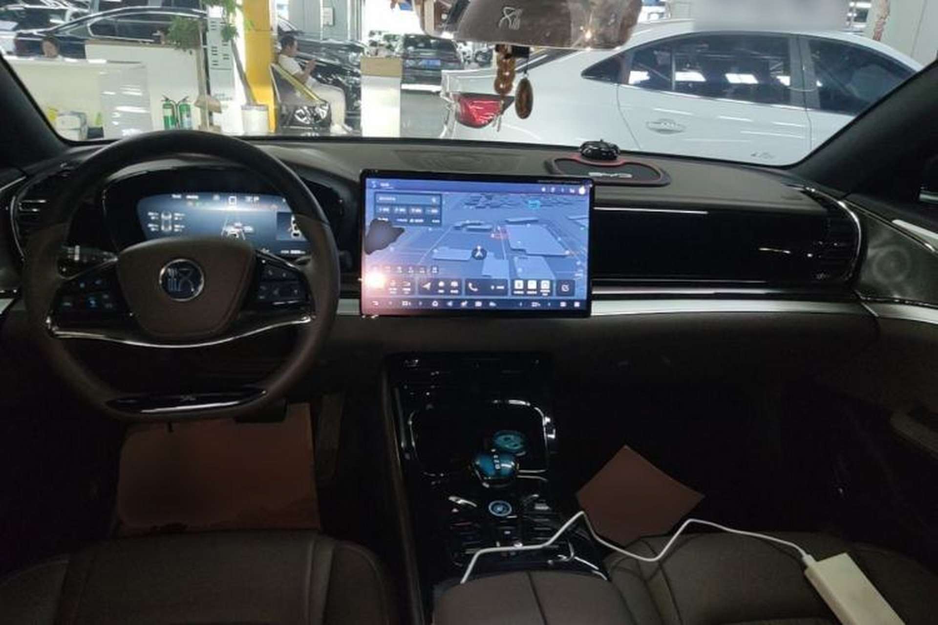Used BYD Han 2025 DM-i 125KM Elite Model Center Console