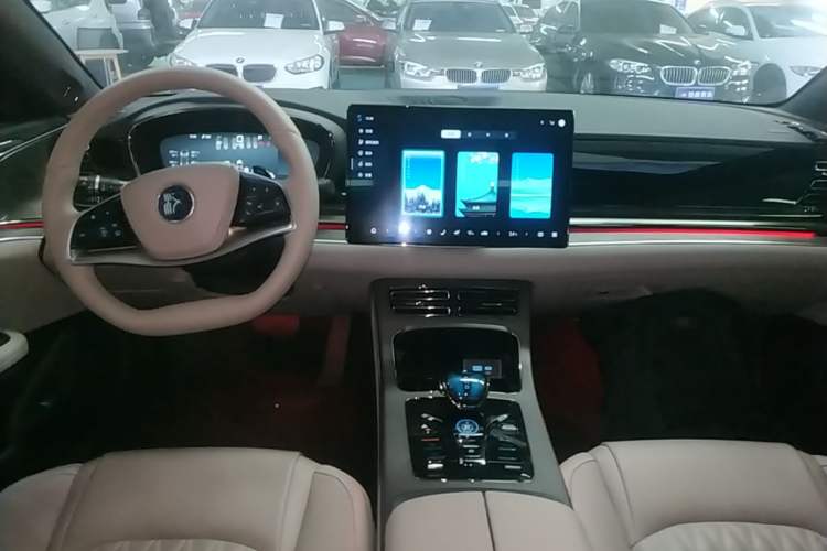 Used BYD Han 2025 DM-i Intelligent Driving Edition 125KM LiDAR Flagship Model Center Console