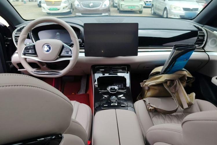 Used BYD Han 2025 DM-i 125KM Elite Model Center Console