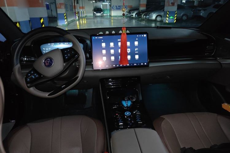 Used BYD Han 2025 DM-i 125KM Elite Model Center Console