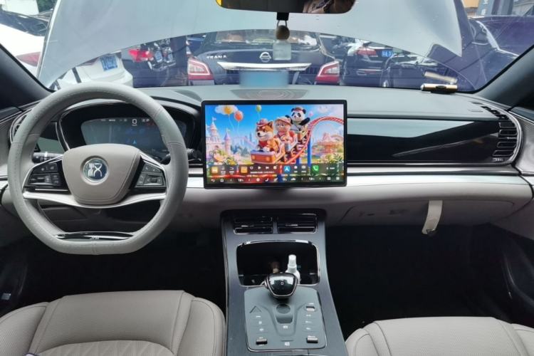 Used BYD Han 2025 DM-i 125KM Elite Model Center Console