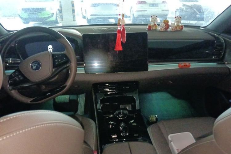 Used BYD Han 2025 DM-i 125KM Prestige Model Center Console