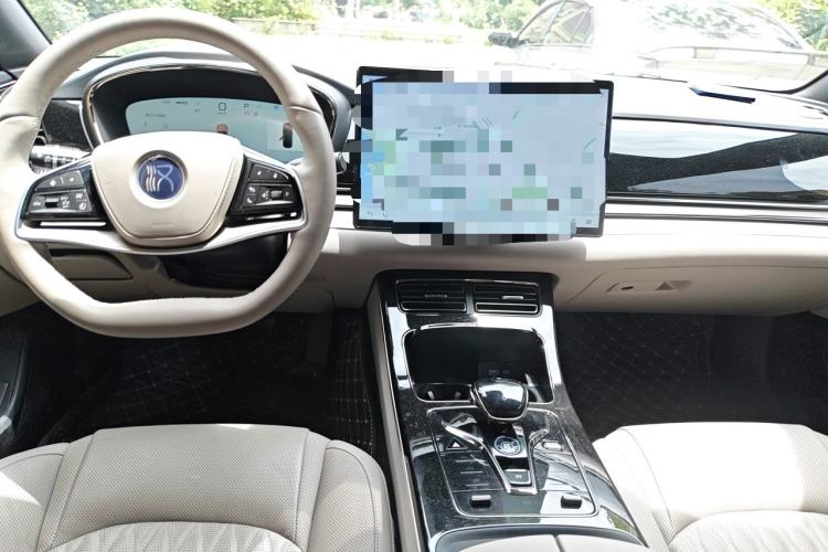 Used BYD Han 2025 DM-i Intelligent Driving Edition 125KM Prestige Model Center Console