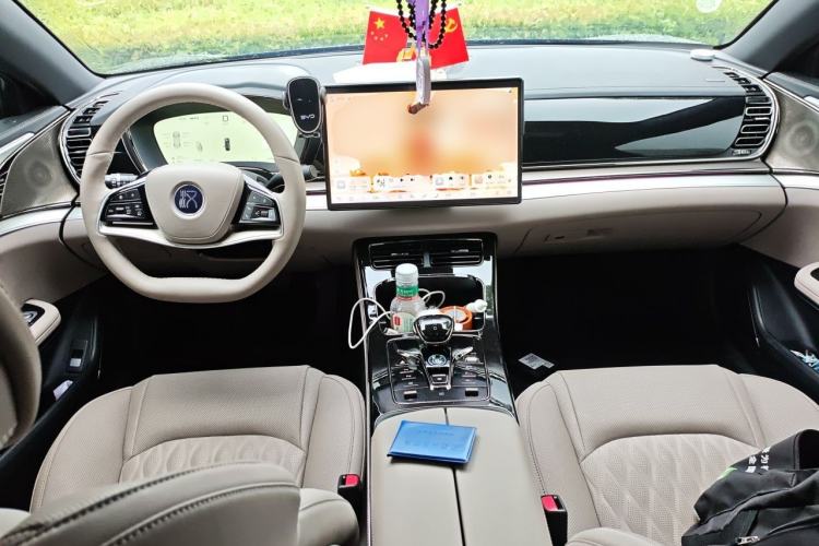Used BYD Han 2025 DM-i Smart Drive 125KM Elite Model Center Console