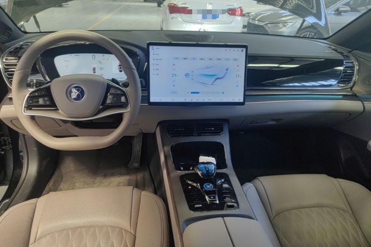 Used BYD Han 2025 DM-i Intelligent Driving Edition 125KM LiDAR Flagship Model Center Console