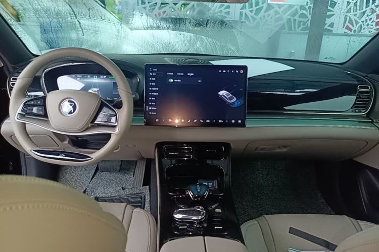 Used BYD Han 2025 EV 605KM Prestige Model Center Console