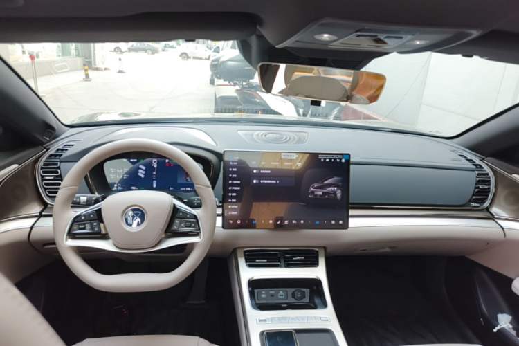 Used BYD Han 2025 DM-i Intelligent Driving Edition 245KM Prestigious Edition Center Console