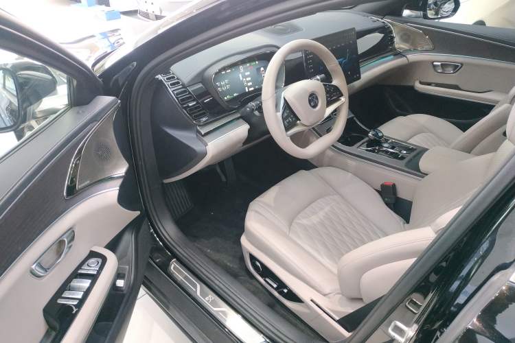 Used BYD Han 2025 EV with 701 km of Laser Radar-Enabled Intelligent Driving Driver Seat