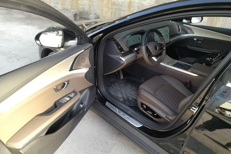 Used BYD Han 2025 DM-i Intelligent Driving Edition 245KM Prestigious Edition Driver Seat