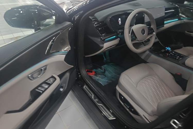 Used BYD Han 2025 DM-i Intelligent Driving Edition 125KM LiDAR Flagship Model Driver Seat