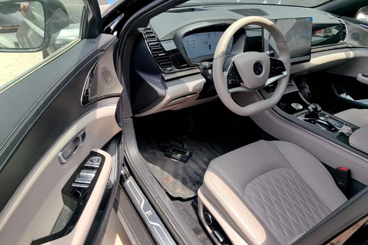 Used BYD Han 2025 DM-i Intelligent Driving Edition 125KM LiDAR Flagship Model Driver Seat
