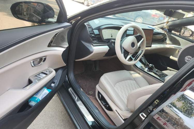 Used BYD Han 2025 DM-i Smart Drive 125KM Prestige Model Driver Seat