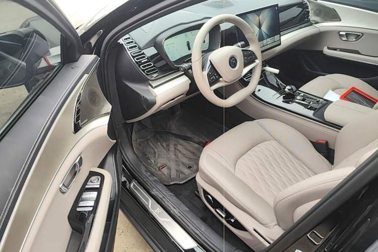 Used BYD Han 2025 DM-i Smart Drive 125KM Prestige Model Driver Seat