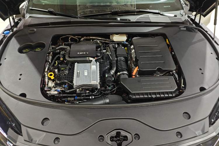 Used BYD Han 2025 DM-i Smart Drive 125KM Prestige Model Engine Bay