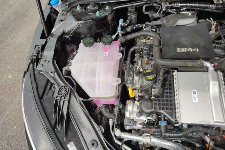 Used BYD Han 2025 DM-i 125KM Elite Model Engine Bay Right