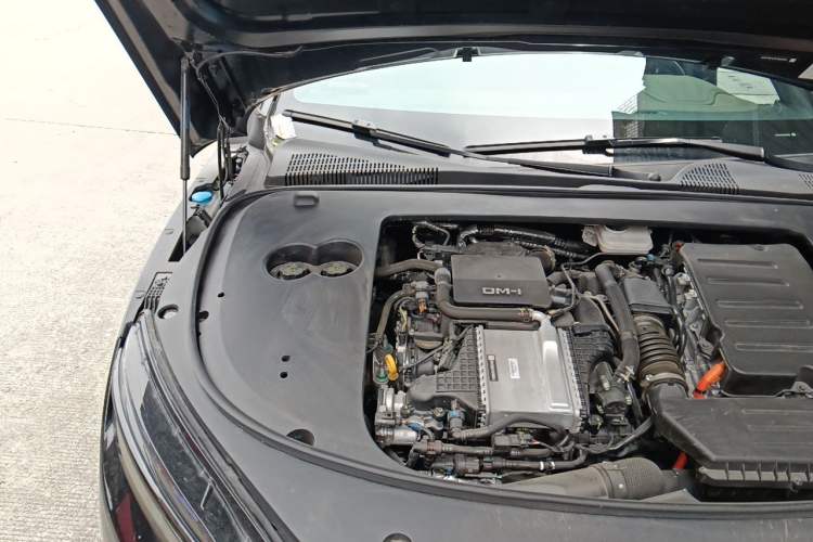 Used BYD Han 2025 DM-i 125KM Elite Model Engine Bay Right