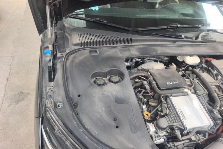 Used BYD Han 2025 DM-i 125KM Prestige Model Engine Bay Right