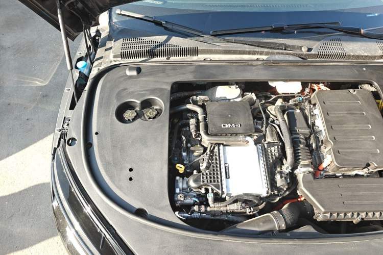 Used BYD Han 2025 DM-i 125KM Elite Model Engine Bay Right