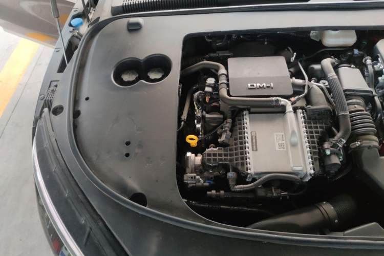 Used BYD Han 2025 DM-i 125KM Elite Model Engine Bay Right