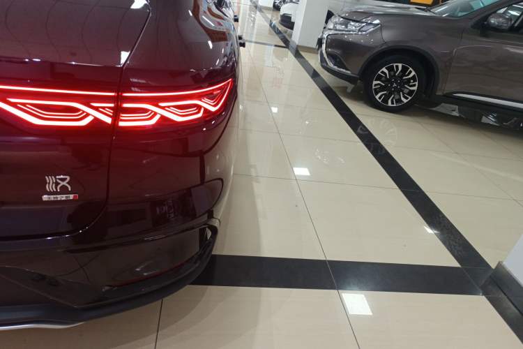 Used BYD Han 2025 DM-i 125KM LiDAR-Powered Intelligent Driving Model Exterior 3