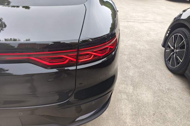 Used BYD Han 2025 EV Intelligent Driving Edition 701KM LiDAR Flagship Model Exterior 3