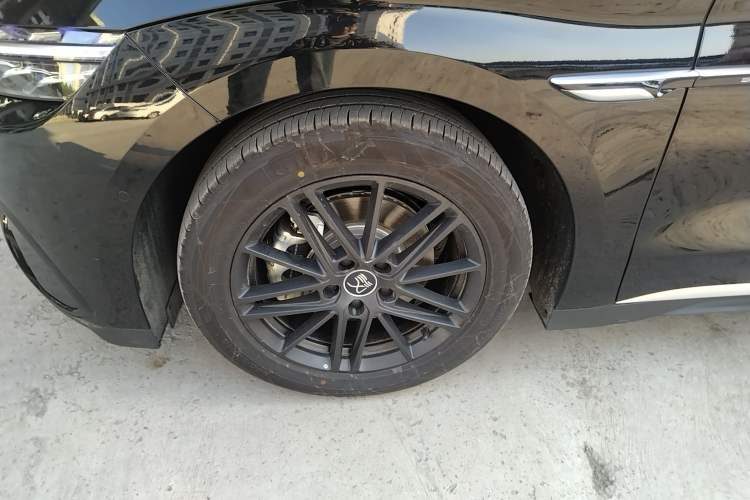 Used BYD Han 2025 DM-i Intelligent Driving Edition 245KM Prestigious Edition Exterior 4