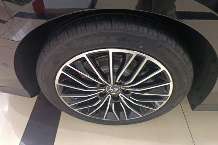Used BYD Han 2025 DM-i 125KM LiDAR-Powered Intelligent Driving Model Exterior 5