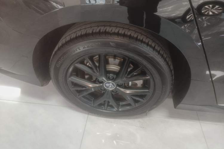 Used BYD Han 2025 DM-i Smart Drive 125KM Elite Model Exterior 5