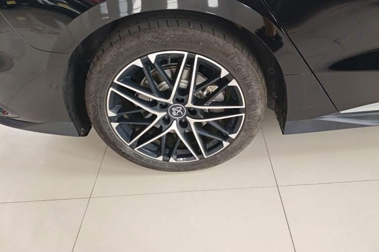 Used BYD Han 2025 EV Intelligent Driving Edition 605KM Prestige Model Exterior 5