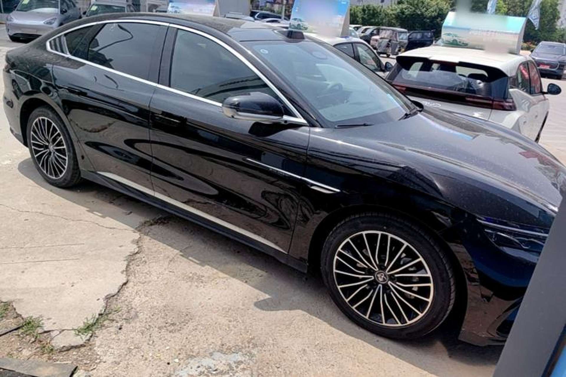 Used BYD Han 2025 DM-i Intelligent Driving Edition 125KM LiDAR Flagship Model Front Right 45 Deg