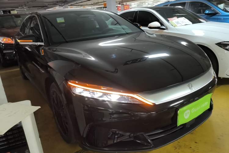 Used BYD Han 2025 DM-i Smart Drive 125KM Elite Model Front Right 45 Deg