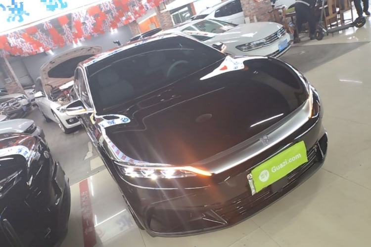 Used BYD Han 2025 DM-i 125KM Prestige Model Front Right 45 Deg