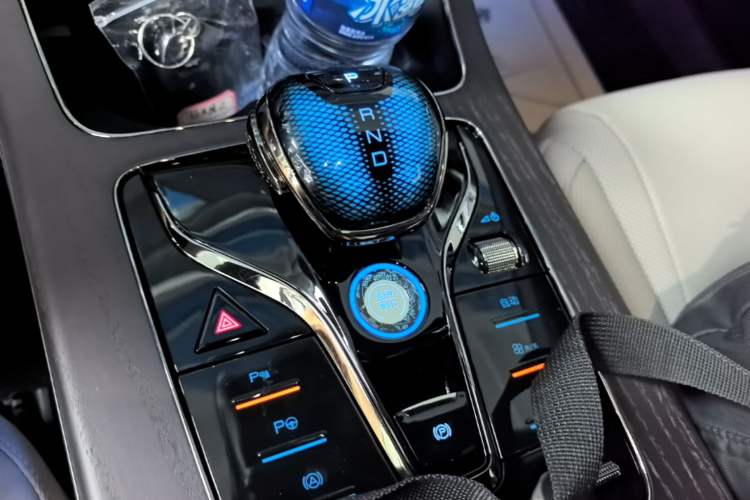Used BYD Han 2025 DM-i Intelligent Driving Edition 125KM LiDAR Flagship Model Gear Lever