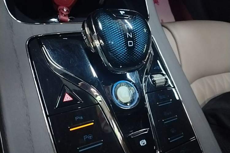 Used BYD Han 2025 DM-i Intelligent Driving Edition 125KM LiDAR Flagship Model Gear Lever