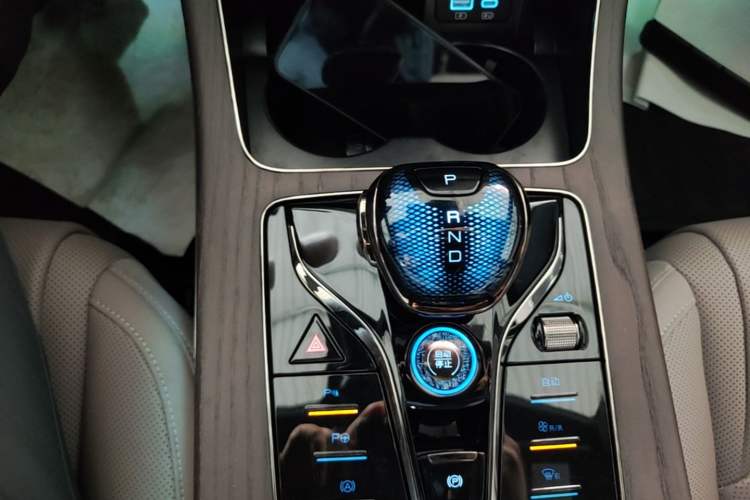 Used BYD Han 2025 DM-i Intelligent Driving Edition 125KM LiDAR Flagship Model Gear Lever