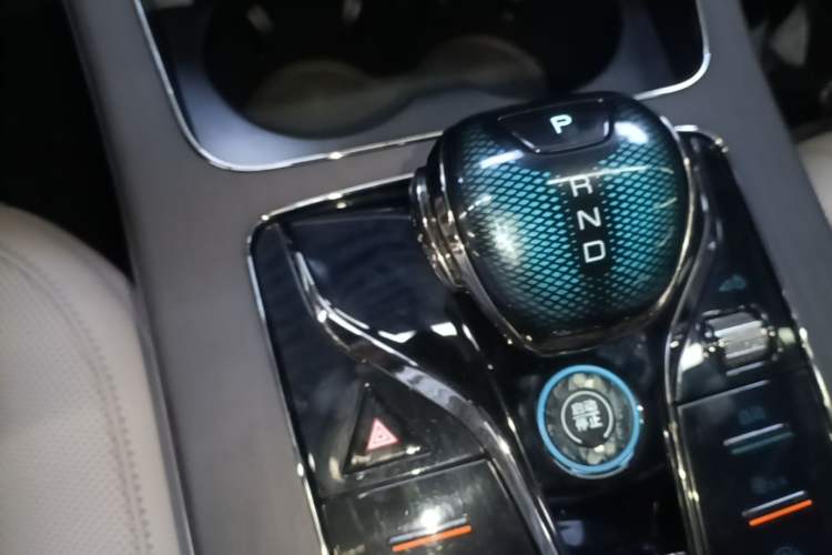 Used BYD Han 2025 DM-i Intelligent Driving Edition 125KM LiDAR Flagship Model Gear Lever