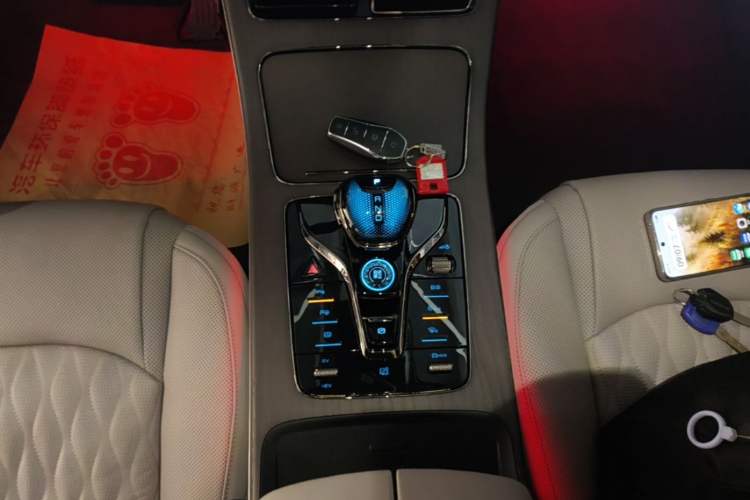 Used BYD Han 2025 DM-i Intelligent Driving Edition 125KM LiDAR Flagship Model Gear Lever