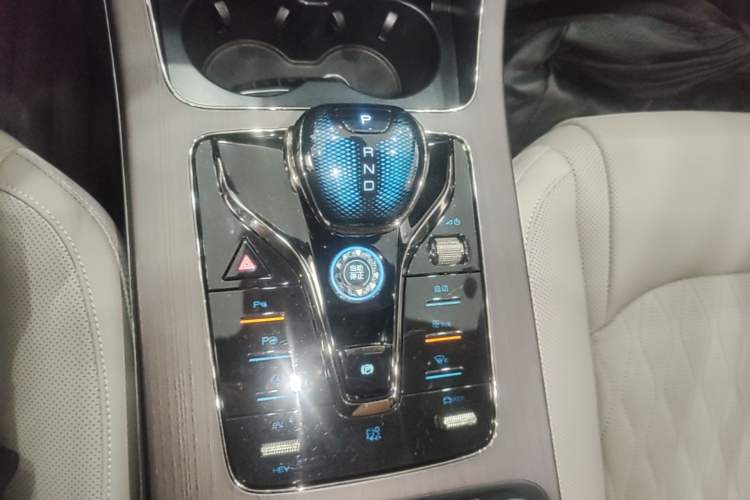 Used BYD Han 2025 DM-i Intelligent Driving Edition 125KM LiDAR Flagship Model Gear Lever