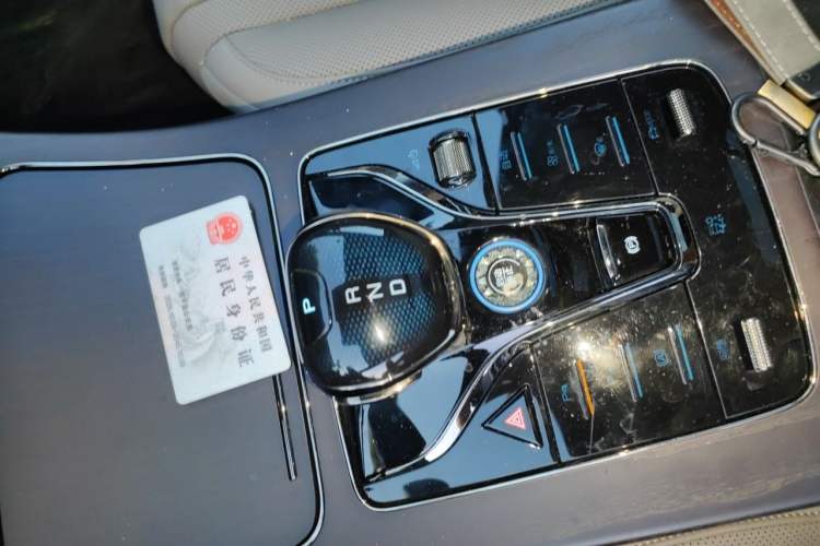 Used BYD Han 2025 EV with 701 km of Laser Radar-Enabled Intelligent Driving Gear Lever