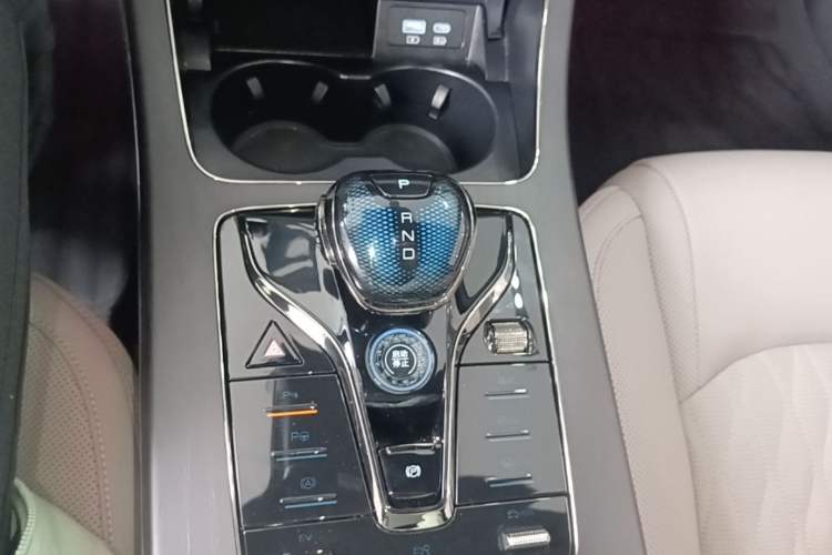 Used BYD Han 2025 DM-i 125KM LiDAR-Powered Intelligent Driving Model Gear Lever
