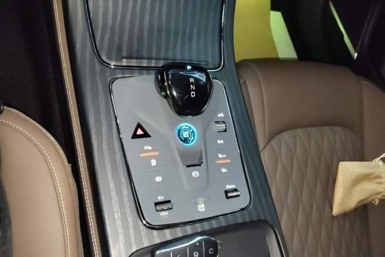 Used BYD Han 2025 DM-i 125KM Elite Model Gear Lever