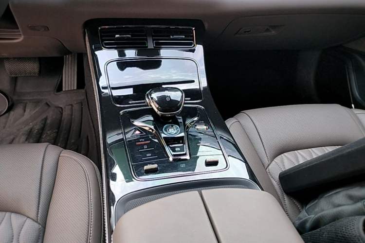 Used BYD Han 2025 DM-i 125KM Elite Model Gear Lever