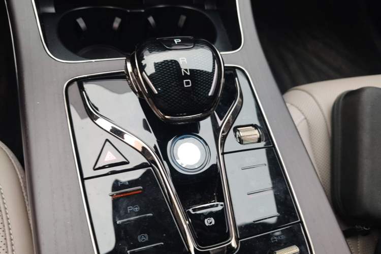 Used BYD Han 2025 DM-i Intelligent Driving Edition 125KM LiDAR Flagship Model Gear Lever