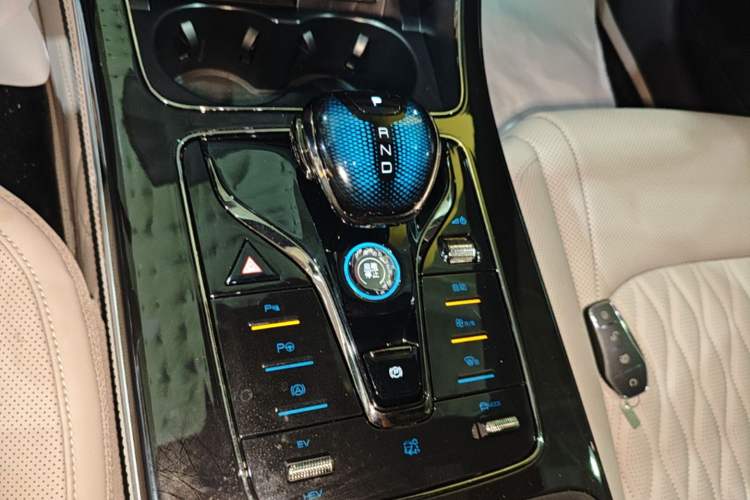 Used BYD Han 2025 DM-i Smart Drive 125KM Prestige Model Gear Lever