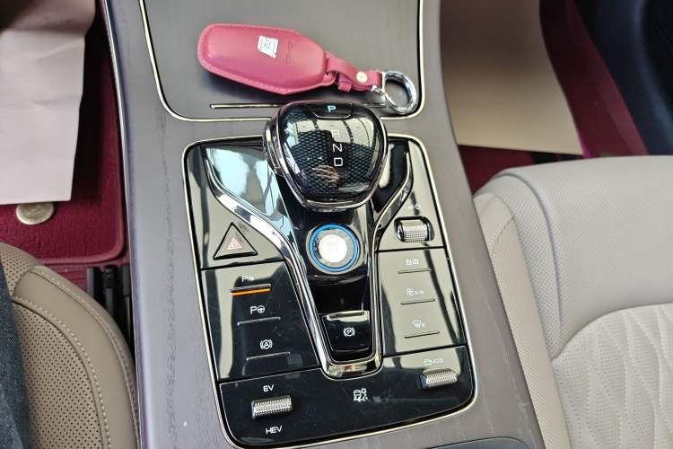 Used BYD Han 2025 DM-i Intelligent Driving Edition 125KM LiDAR Flagship Model Gear Lever