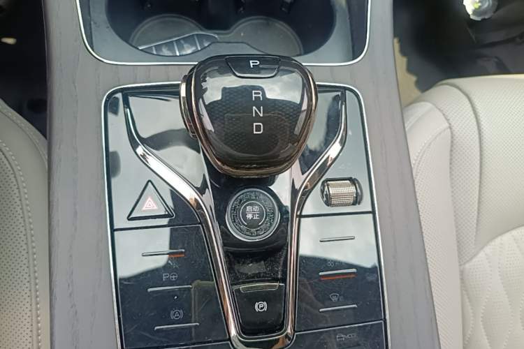 Used BYD Han 2025 EV Intelligent Driving Edition 701KM LiDAR Deluxe Model Gear Lever