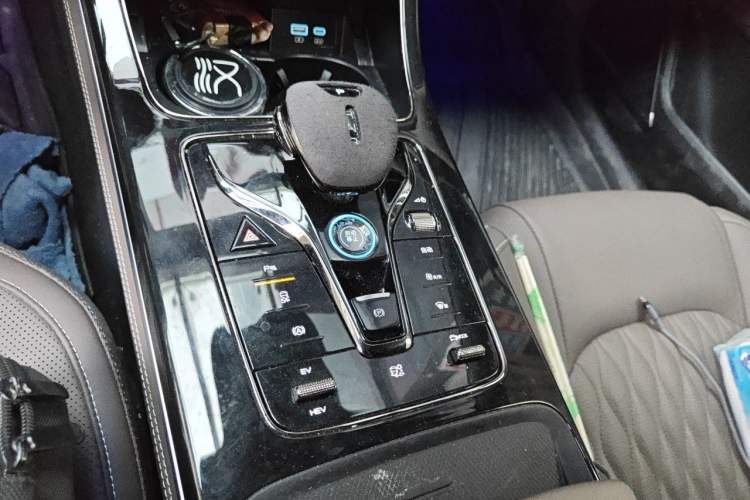Used BYD Han 2025 DM-i Smart Drive 125KM Elite Model Gear Lever