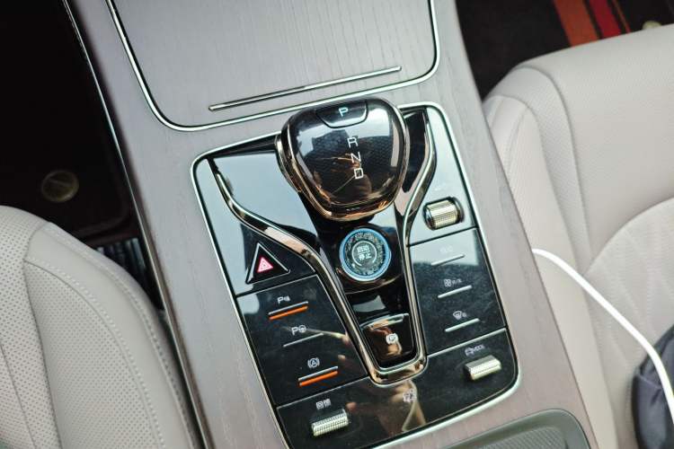 Used BYD Han 2025 EV with 701 km of Laser Radar-Enabled Intelligent Driving Gear Lever
